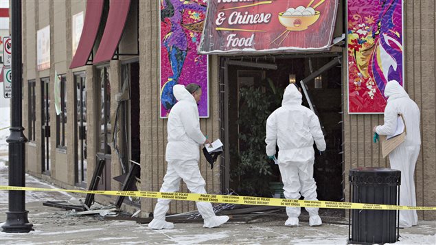 Les portes et fenêtres d'un restaurant de Fort Saskatchewan, au nord-est d'Edmonton, ont été fracrassées. Les policiers enquêtent sur les lieux.