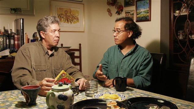 Raúl Gatica y el escritor canadiense Thomas King.