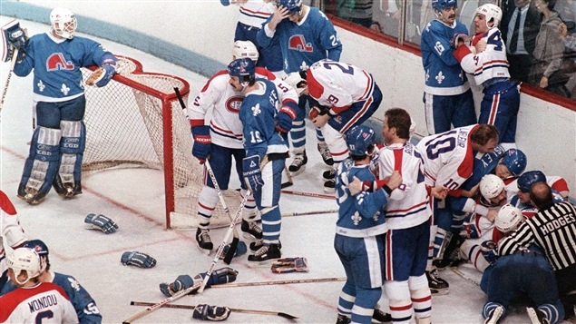 Une des deux bagarres générales qui ont ponctué le match du Vendredi saint, le 20 avril 1984. Une des deux bagarres générales qui ont ponctué le match du Vendredi saint, le 20 avril 1984.