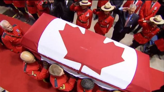 Entierro de los agentes muertos en Moncton.