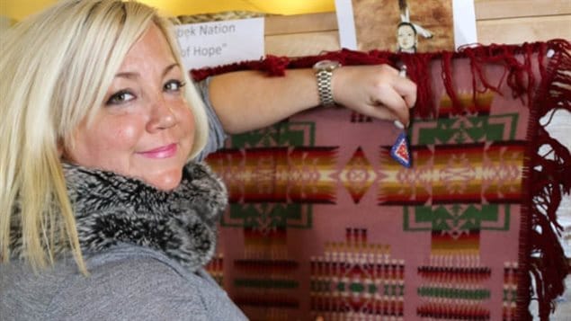 Jody Cotter espère amasser 1 181 boucles d’oreilles afin de les épingler sur la couverture de l’espoir de la nation Anishnabek en mémoire des femmes autochtones disparues ou assassinées au Canada 