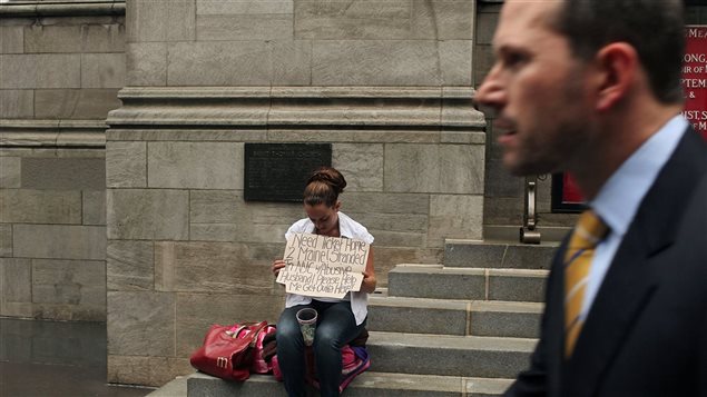 Près de la moitié des richesses mondiales sont maintenant détenues par seulement 1 % de la population. Près de la moitié des richesses mondiales sont maintenant détenues par seulement 1 % de la population.