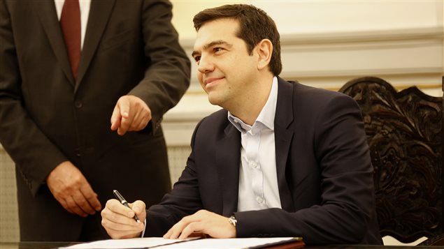 Le nouveau premier ministre grec, Alexis Tsipras, a prêté serment lundi.