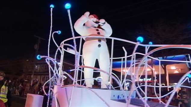 Le Bonhomme Carnaval lors d'un défilé à Québec Le Bonhomme Carnaval lors d'un défilé à Québec