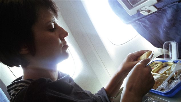 Le tour de force de manger un repas dans un avion Le tour de force de manger un repas dans un avion