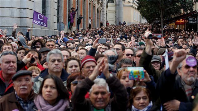 Partidarios de la organización de izquierda española Podemos 