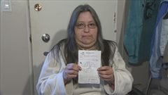 Michelle Labrecque dit avoir reçu une prescription sur laquelle le médecin avait dessiné une bouteille avec un symbole d'interdiction.