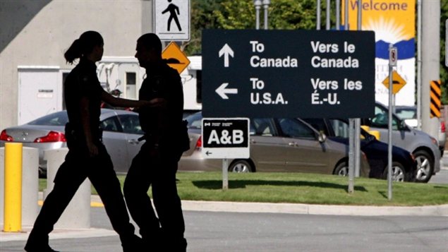 Immigration clandestine: des migrants passent de plus en plus la frontière entre les États-Unis et le Canada à travers le Québec