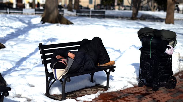 Temperaturas gélidas y nieve agravan la situación de los itinerantes.