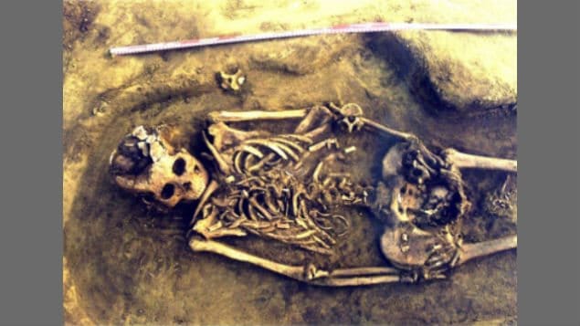 Les ossements de la mère et des plus anciens jumeaux de l'histoire qui datent de 7700 ans.