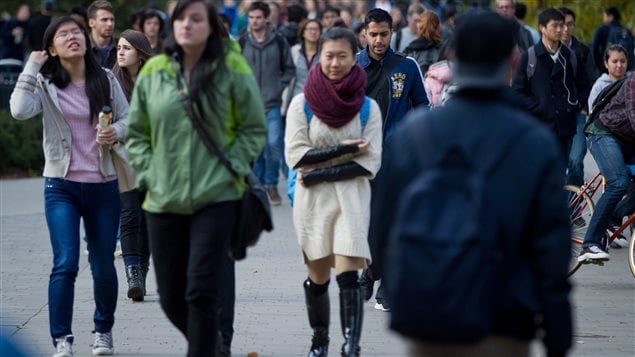 A student who needs to take out a $30,000 loan would have to pay $10,318 in interest over 10 years, says the Canadian Federation of Students.