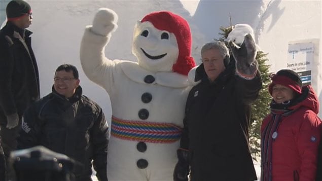 Bonhomme en présence du premier ministre Stephen Harper.