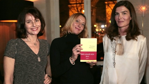 L'auteure Virginie Despentes (au centre) lors de la remise du prix Anaïs Nin, à Paris, le 26 janiver 2015. L'auteure Virginie Despentes (au centre) lors de la remise du prix Anaïs Nin, à Paris, le 26 janiver 2015.