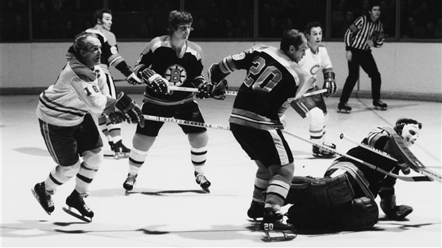 En 1970, partido de hockey entre los Canadiens de Montréal y los Bruins de Boston. 
