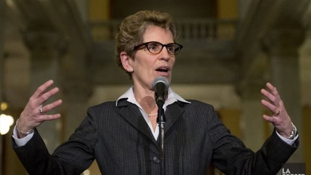 La première ministre de l’Ontario, Kathleen Wynne, croit qu’une majorité d’Ontariens sont prêts pour une réforme des cours d’éducation sexuelle. Sa propre homosexualité ne lui a pas barré l’accès à la tête de son Parti puis de sa province. © Radio-Canada