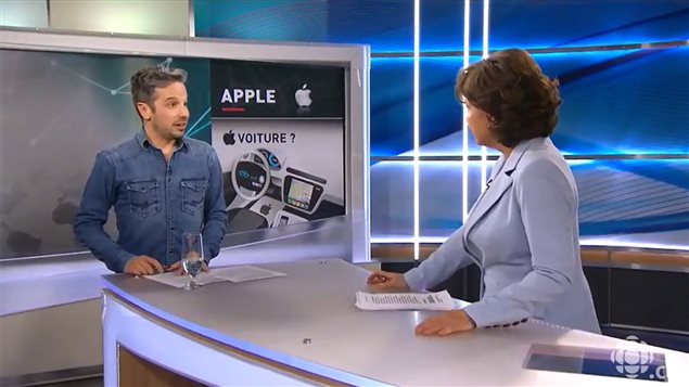 Matthieu Dugal avec Céline Galipeau au <em>Téléjournal</em> pour sa chronique « Sous le net » Matthieu Dugal avec Céline Galipeau au <em>Téléjournal</em> pour sa chronique « Sous le net »