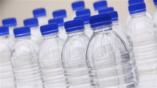 Des bouteilles d’eau