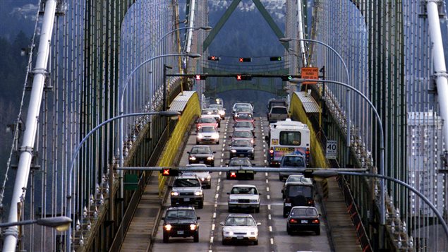 Circulation sur un pont à Vancouver.
