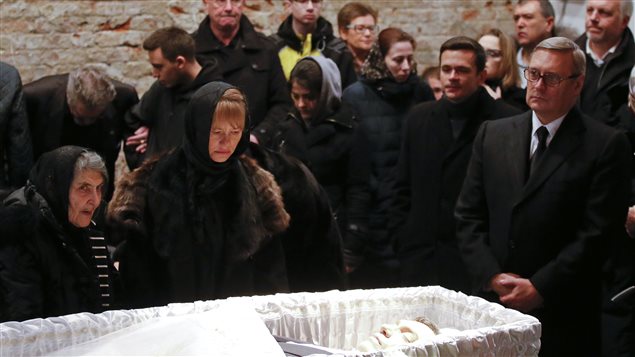 Boris Nemtsov en su ataúd.