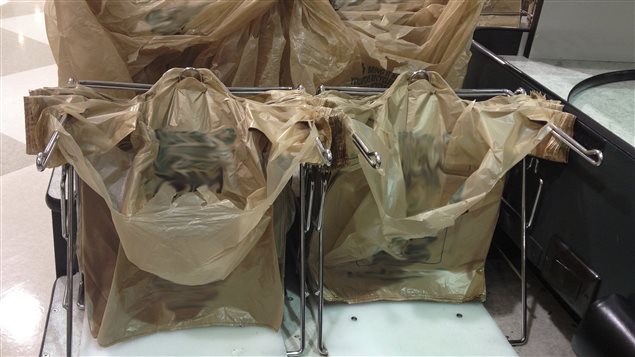 La Ville de Montréal va bannir les sacs en plastique La Ville de Montréal va bannir les sacs en plastique