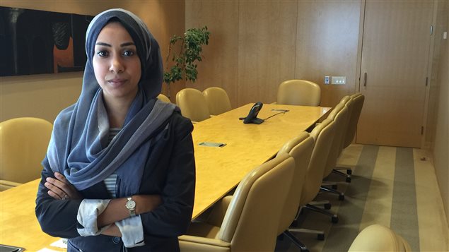 المحامية في مقاطعة أونتاريو نفيسه شوودوري  ترتدي الحجاب في المحاكم 