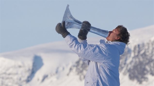Iqaluit au Nunavut : Concert de glace avec des instruments fait de glace