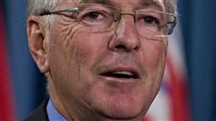Jean Perrault a été maire de Sherbrooke de même que président de la Fédération canadienne des municipalités. Il préside le groupe de travail sur la simplificaiton des mécanismes de reddition de comptes pour les municipalités. Jean Perrault a été maire de Sherbrooke de même que président de la Fédération canadienne des municipalités. Il préside le groupe de travail sur la simplificaiton des mécanismes de reddition de comptes pour les municipalités.