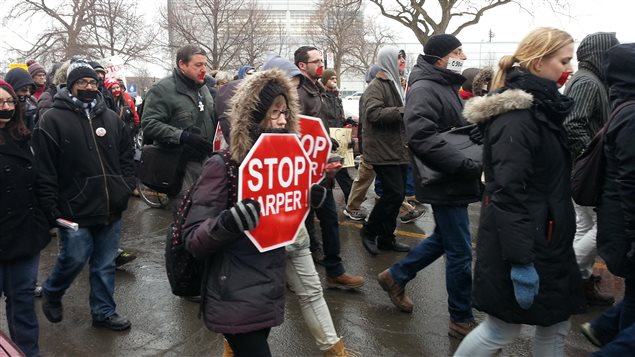 Des manifestants contre la loi C-51 à Montréal en mars dernier.