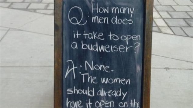 Un citoyen d’Ottawa a affiché cette photo d’un tableau noir publicitaire devant le resto-bar Local Public Eatery au parc Lansdowne. 