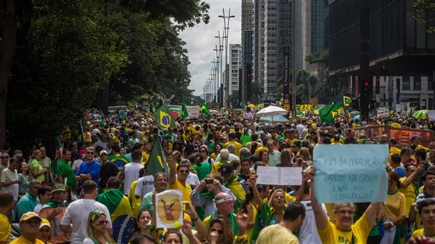 Manifestaciones contra Petrobras en varias ciudades de Brasil el domingo pasado. 