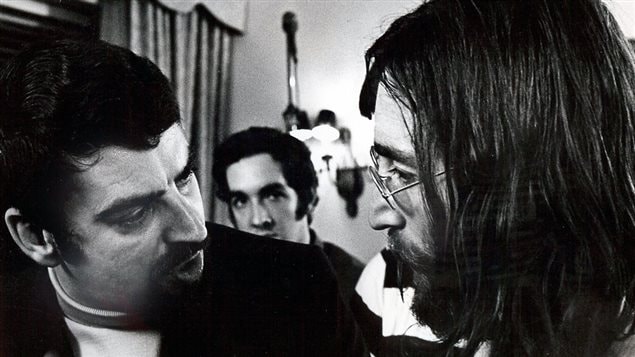 André Perry et John Lennon dans la suite 1742 de l'hôtel Reine Elizabeth lors du bed-in pour la paix en 1969