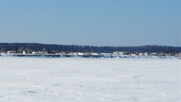 Fort Simpson est une petite communauté de 1 200 âmes sur les rives du fleuve Mackenzie dans les Territoires du Nord-Ouest.