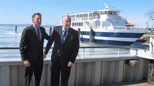 Le premier ministre du Québec Philippe Couillard renouvelle une entente avec le gouverneur du Vermont Peter Shumlin pour mieux prévoir les débordements du lac Champlain.