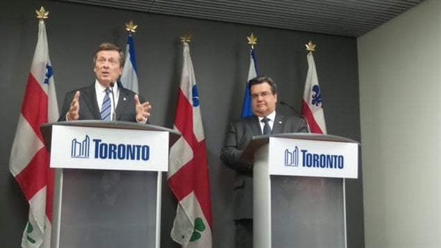 A la izquierda, John Tory, recientemente elegido alcalde de Montreal. A la derecha, el alcalde de Montreal, Denis Coderre. 