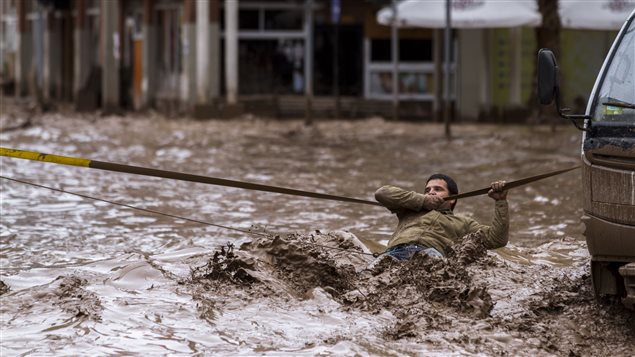 Crecida del río Copiapo, inunda calles en la ciudad de Copiapo, Chile. 
