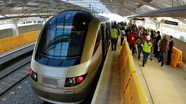 Le premier train à grande vitesse de l'Afrique reliant Johannesburg et Pretoria avec le plus grand aéroport du pays est arrivé en gare juste à temps pour la tenue de la Coupe du Monde en 2010. (Reuters)