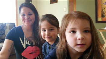 Krista Shore veut être un modèle pour ses filles Arayah, 5 ans, et Sequoia, 4 ans.