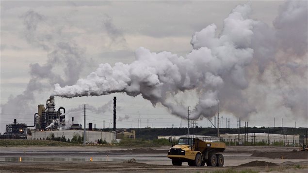 Sitio de explotacón de arenas bituminosas Syncrude en Fort McMurray, Alberta. 