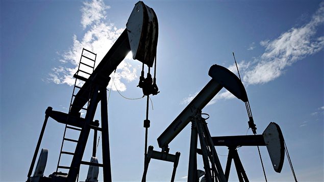 مضخات نفط تعمل في مقاطعة ألبرتا في غرب كندا (أرشيف)