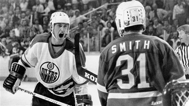 Wayne Gretzky et Billy Smith en 1983