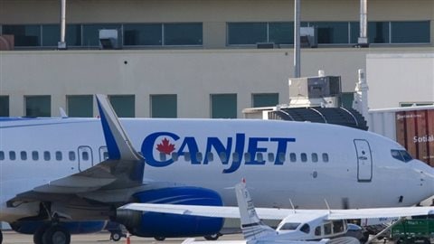 Le 19 avril 2009, de vol 918 de CanJet a été pris en otage par un homme armé qui était parvenu à se faufiler à travers les contrôles de sécurité à l'aéroport international Sangster, à Montego Bay, en Jamaïque. Tous les passagers ont été libérés rapidement, mais six membres d'équipage de CanJet ont été gardés en otage pendant plusieurs heures. Les otages ont finalement été secourus par la police jamaïcaine, qui ont envahi avec succès l'avion, à la suite de négociations qui ont impliqué le premier ministre jamaïcain Bruce Golding. Presse Canadienne.