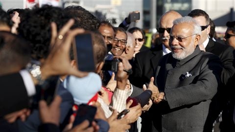 Le premier ministre indien, Narendra Modi chaleureusement accueilli à sa descente d'avion au Canada.