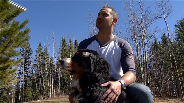 Elvis Xerri a sauvé son chien Bommer de la mâchoire d'un cougar. 