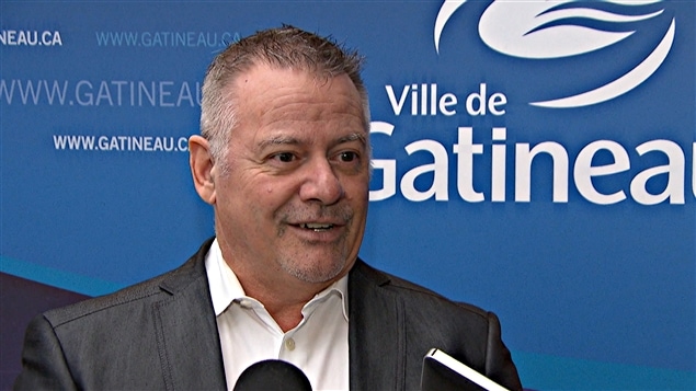 Gilles Carpentier publie son premier livre. Gilles Carpentier publie son premier livre.