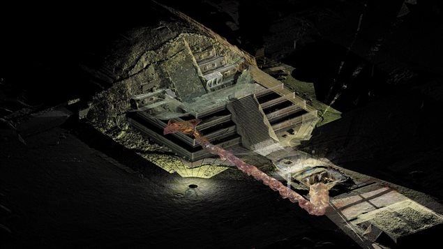 Le tunnel découvert sous le temple de Quetzalcoatl dans l'ancienne cité de Teotihuacan pourrait déboucher sur une tombe royale, selon les archéologues.