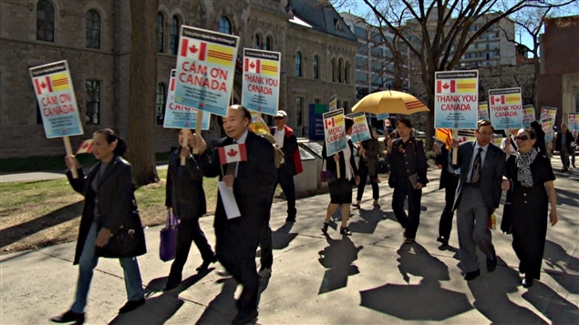 Des membres de la communauté vietnamienne d'Ottawa, de Montréal et de Toronto ont souligné les 40 ans de la chute de Saigon, à Ottawa. (30-06-15) Des membres de la communauté vietnamienne d'Ottawa, de Montréal et de Toronto ont souligné les 40 ans de la chute de Saigon, à Ottawa. (30-06-15)
