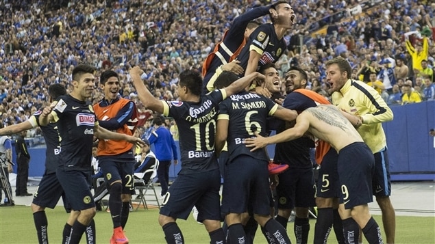El América celebra su sexta victoria como campeón la Liga de Campeones de la CONCACAF.
