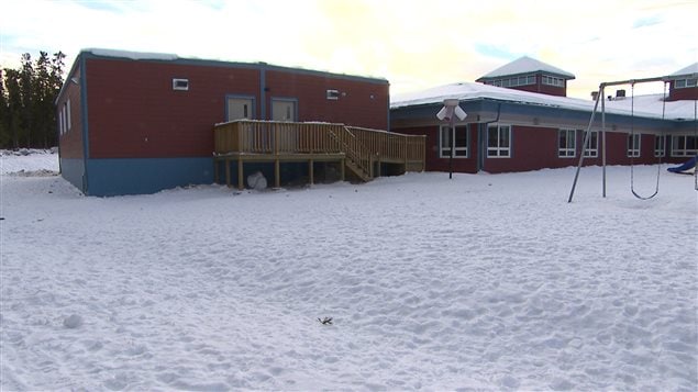 Classes portatives en annexe de l'École Émilie-Tremblay en hiver