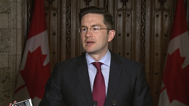 Le ministre conservateur de l'Emploi et du Développement social, Pierre Poilièvre Le ministre conservateur de l'Emploi et du Développement social, Pierre Poilièvre