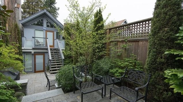 Cette maison mince située dans le quartier Point Pleasant de Vancouver s'est vendue 1,35 million de dollars la semaine dernière.  Photo :  privatepropertyrealty.com